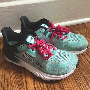 Altra women’s Provision 6 running shoe